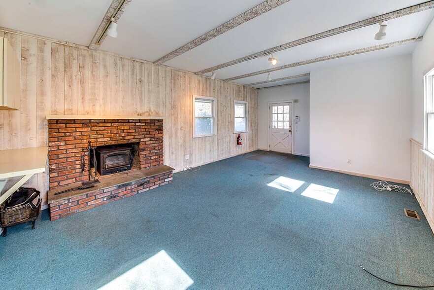 More Photos Of 512 Three Mile Harbor Hog Creek Hwy, East Hampton Loft Creative Space For Lease