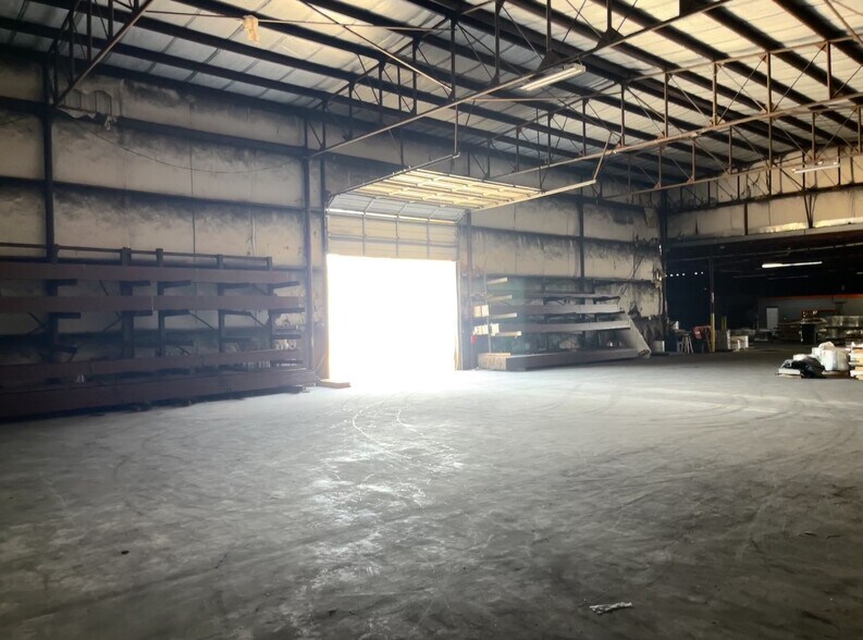 More Photos Of 1602 W Poplar St, San Antonio Warehouse For Lease