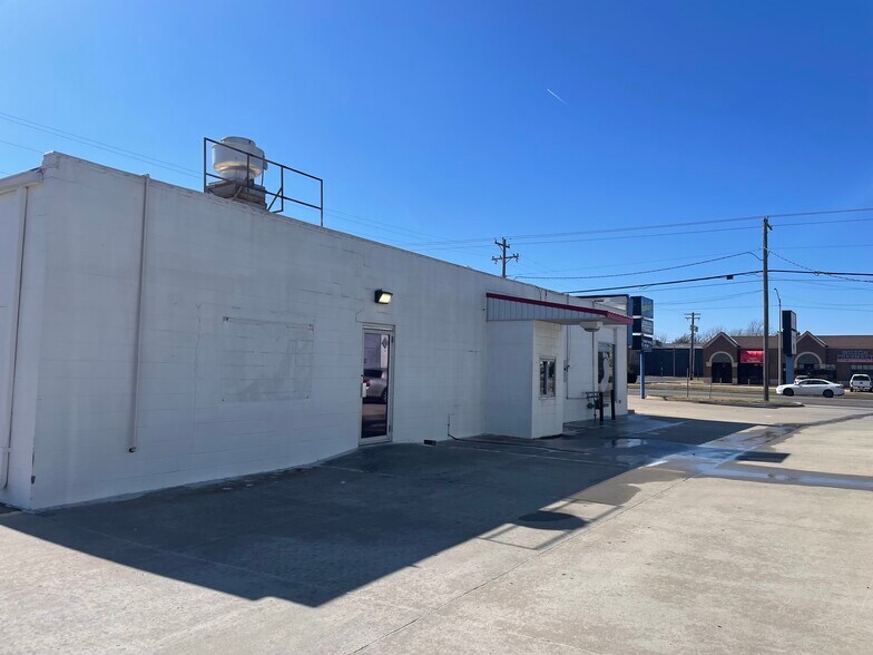 More Photos Of 904 S Air Depot Blvd, Oklahoma City General Retail For Sale