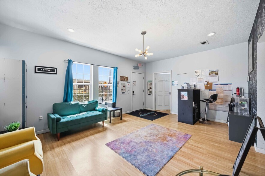 More Photos Of 4018 Chartres St, Houston Hospitality For Sale