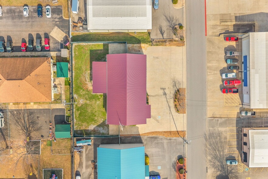 More Photos Of 1811 Alpine Dr, Clarksville Light Manufacturing For Lease