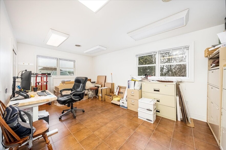 More Photos Of 611 Nursery Rd, Westminster Office For Sale