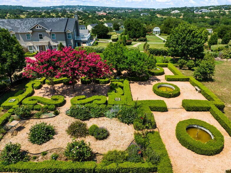 More Photos Of 1470 S Cranes Mill Rd, New Braunfels Lodge Meeting Hall For Sale