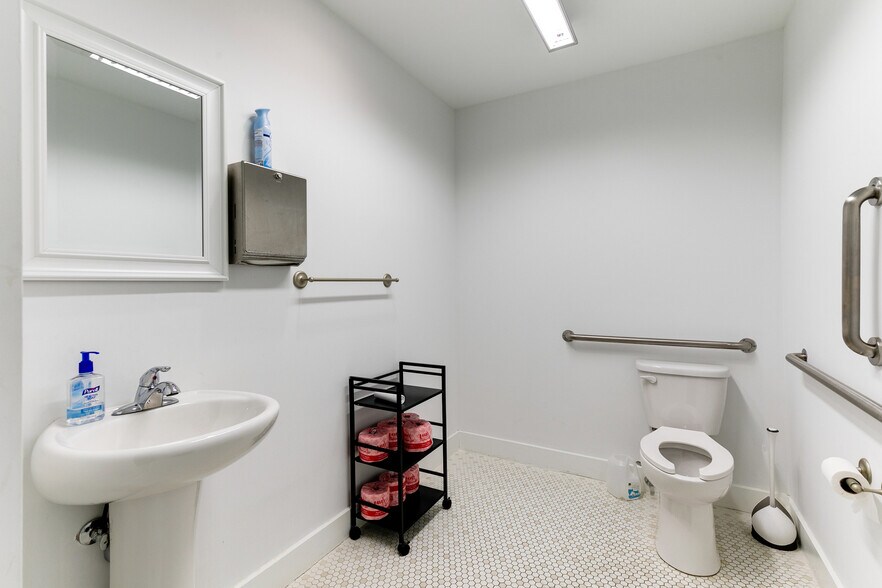 More Photos Of 3210 Chamberlayne Ave, Richmond Office Residential For Lease