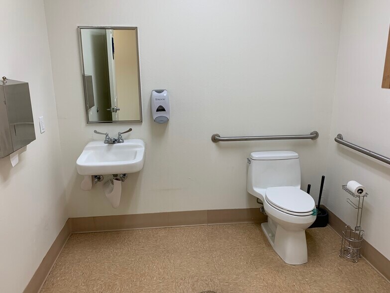 More Photos Of 35400 Bob Hope Dr, Rancho Mirage Medical For Sale