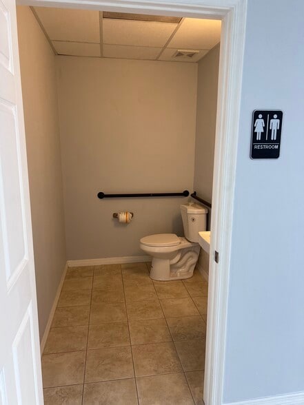 More Photos Of 28360 Old 41 Rd, Bonita Springs Showroom For Sale