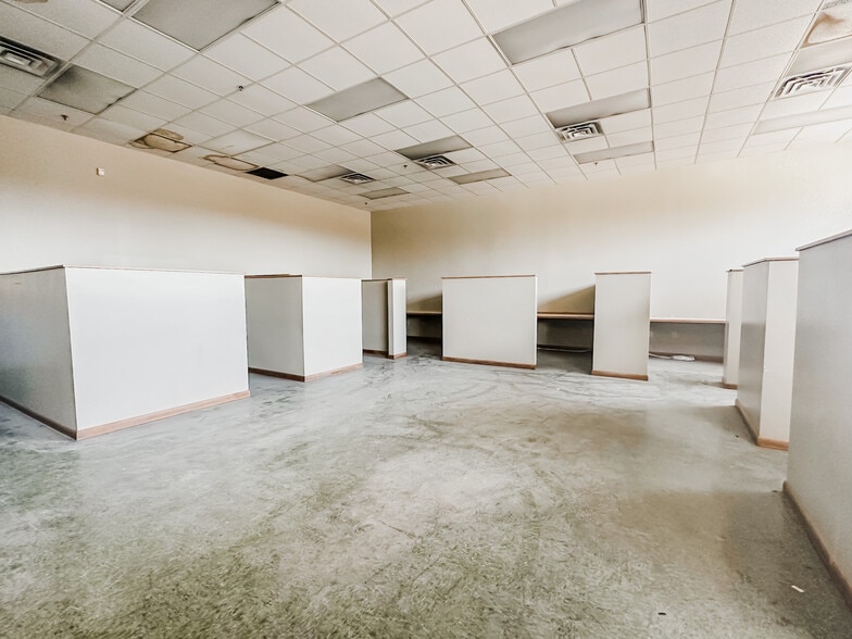 More Photos Of 141 Innovation Dr, Duncansville Warehouse For Lease