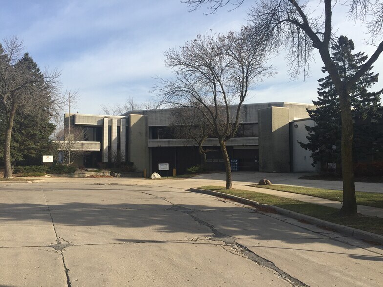 More Photos Of 5700 W Bender Ct, Milwaukee Distribution For Lease