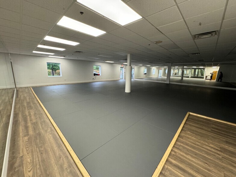 More Photos Of 293-317 Libbey Industrial Pky, Weymouth Light Distribution For Lease