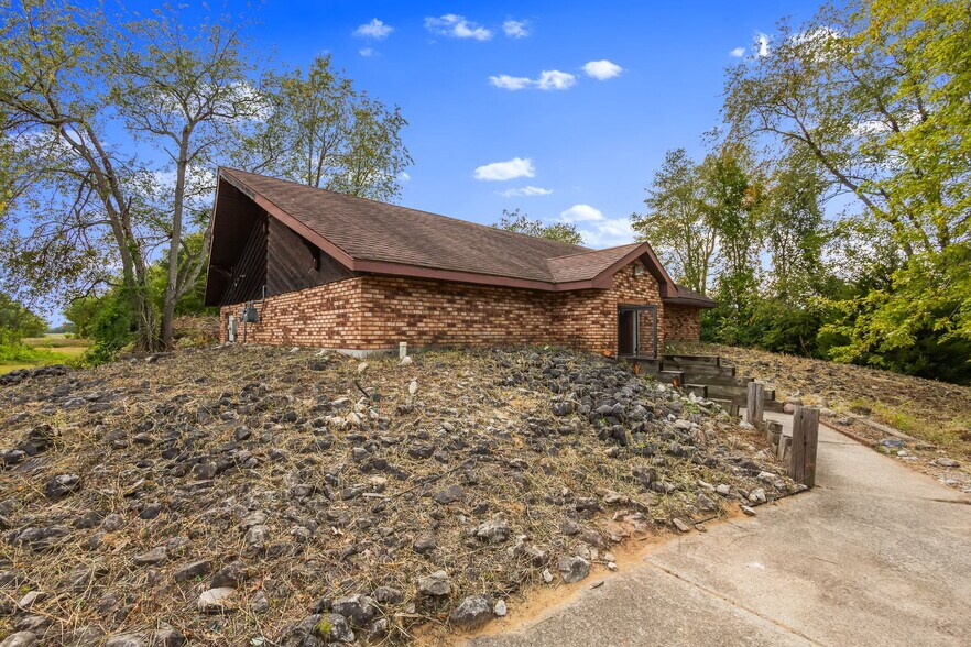 More Photos Of 2507 E 1100 N, Demotte Apartments For Sale