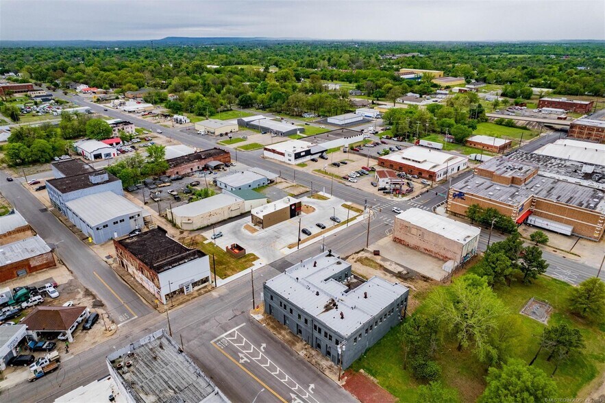 More Photos Of 125 N Cherokee St, Muskogee Office For Sale