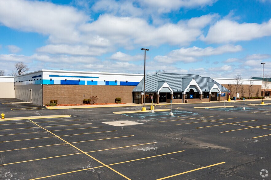 More Photos Of 45300 Hayes Rd, Macomb Township Freestanding For Lease