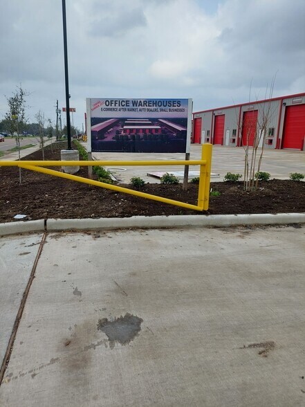 More Photos Of 9525 Boone, Houston Light Distribution For Lease