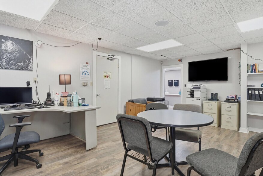 More Photos Of 7 Stewart St, Haverhill Manufacturing For Lease