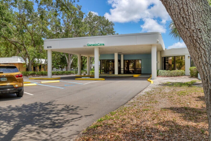 More Photos Of 6215 21st Ave, Bradenton Medical For Sale