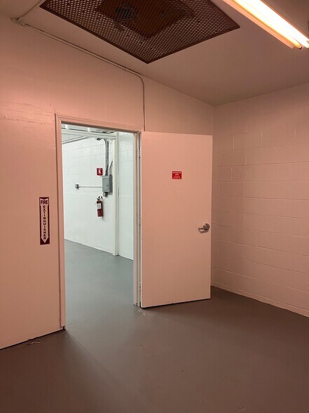 More Photos Of 6613 Hollis St, Emeryville Flex For Sale