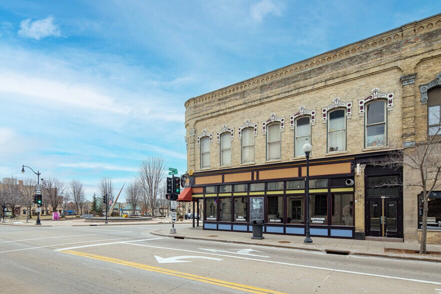 More Photos Of 401 N Main St, Oshkosh Bar For Sale