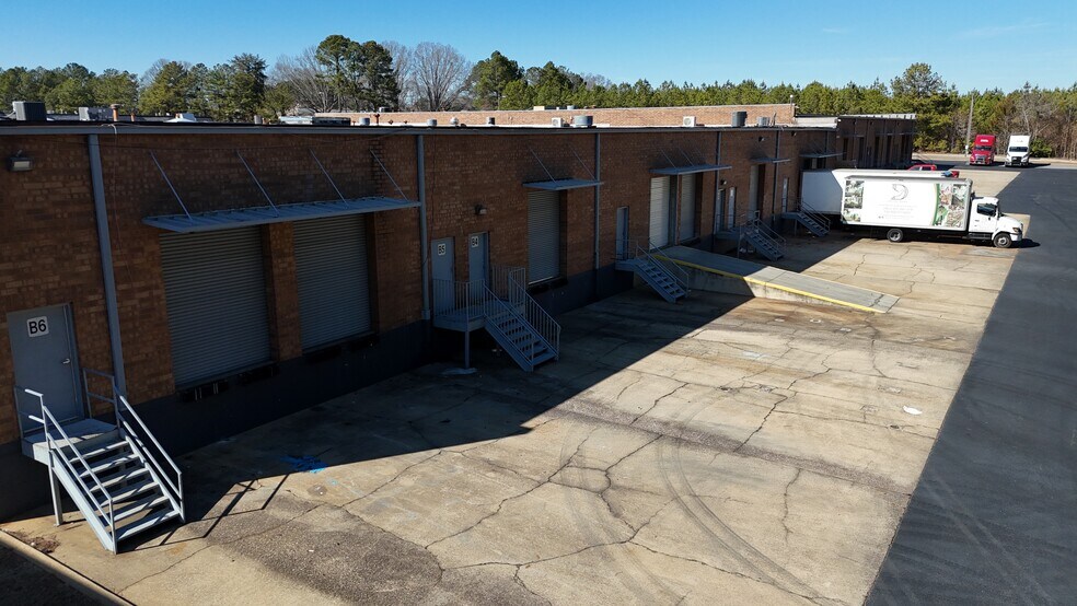 More Photos Of 2500 Park Central Blvd, Decatur Distribution For Lease