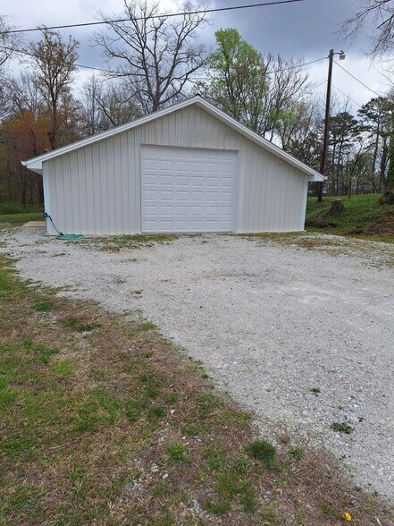 Primary Photo Of 515 Southern Hwy, Pine Knot Mixed Retail For Sale