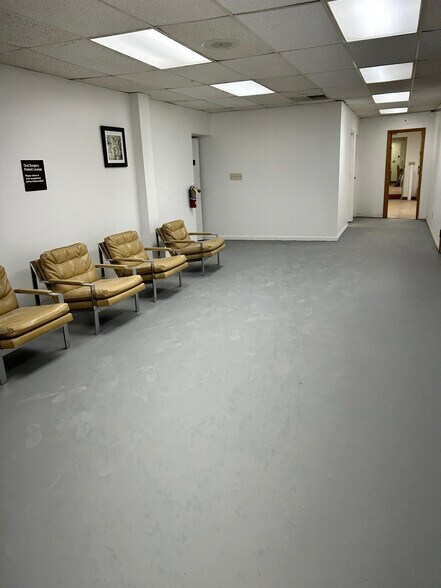 More Photos Of 949 E Livingston Ave, Columbus Daycare Center For Lease