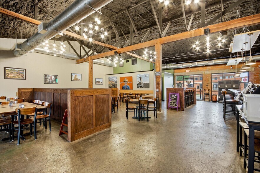 More Photos Of 806 S 2nd St, Abilene Light Distribution For Lease