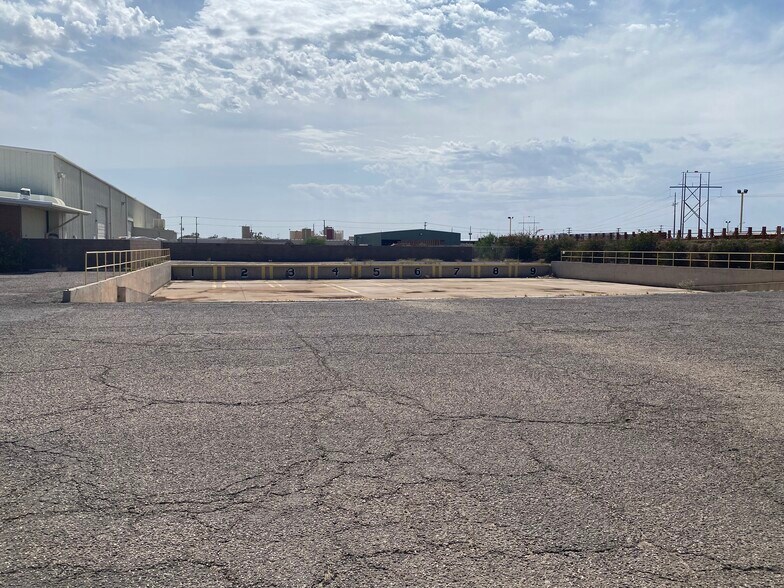More Photos Of 1474 N VIP Blvd, Casa Grande Manufacturing For Sale