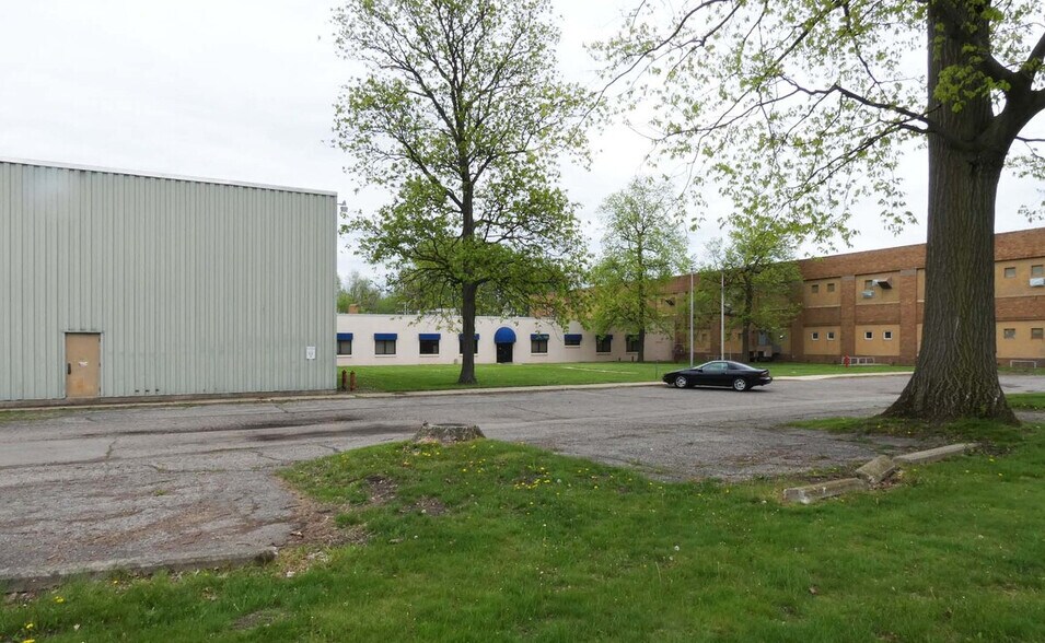 More Photos Of 126 Avenue C, Springfield Manufacturing For Sale
