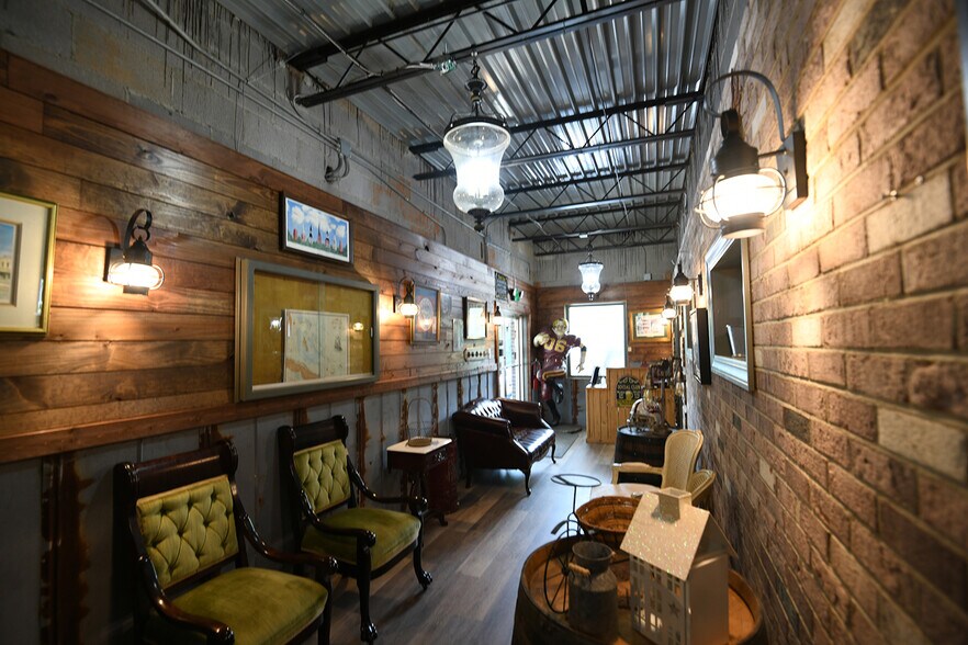 More Photos Of 809 E Greenwood St, Abbeville Restaurant For Sale