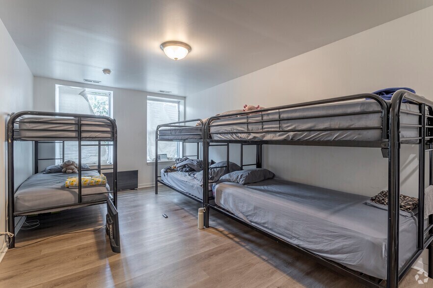 More Photos Of 4952 W Madison St, Chicago Multifamily For Sale