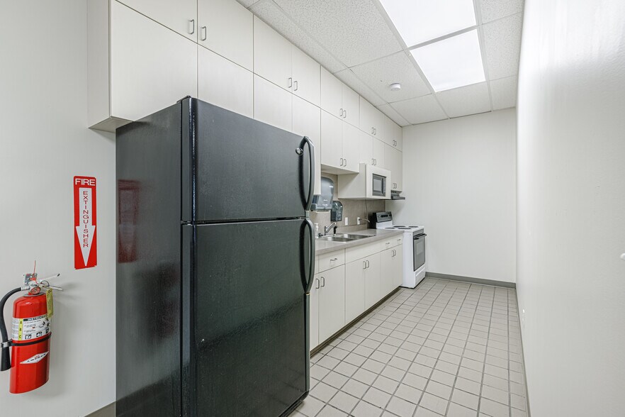More Photos Of 1715 W Commerce Dr, Marshall Service For Sale