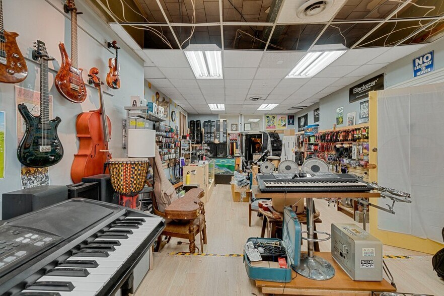 More Photos Of 2112 N Charles St, Baltimore Office For Sale