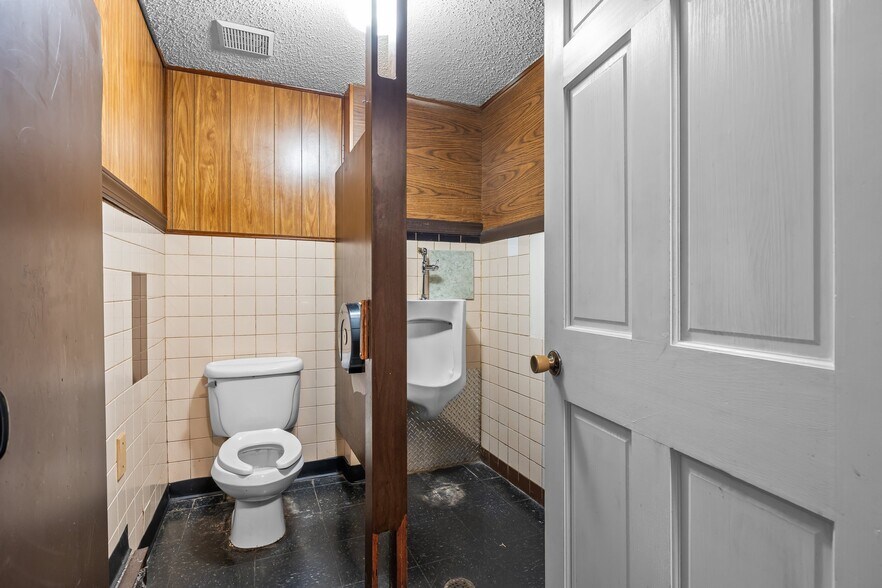 More Photos Of 209 Shewell Ave, Doylestown Restaurant For Sale