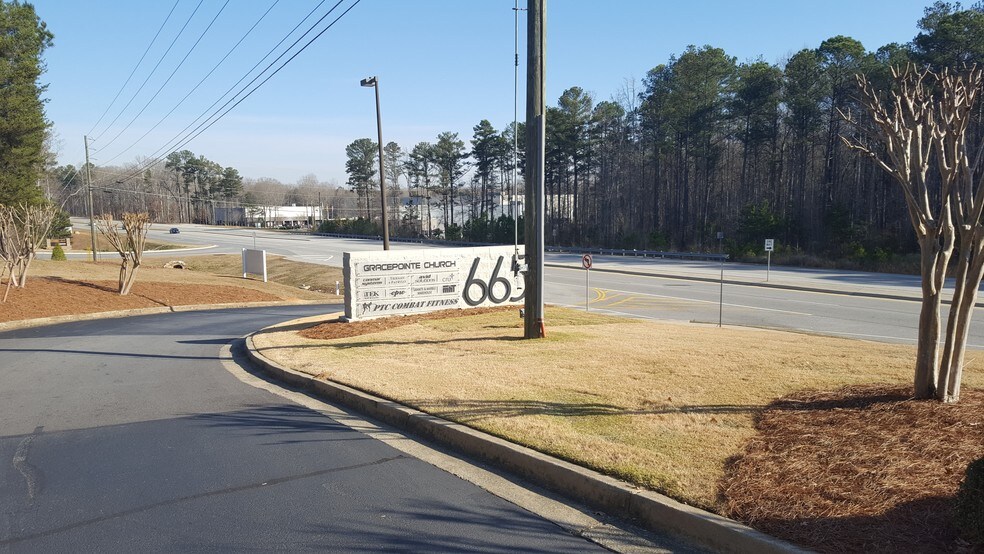 More Photos Of 665 Highway 74 S, Peachtree City Showroom For Lease