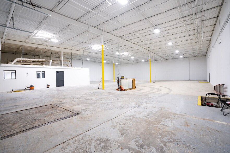 More Photos Of 2626 Sea Harbor Rd, Dallas Warehouse For Sale
