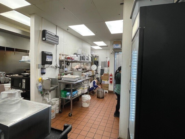 More Photos Of 11712 Ulysses St NE, Blaine Freestanding For Lease