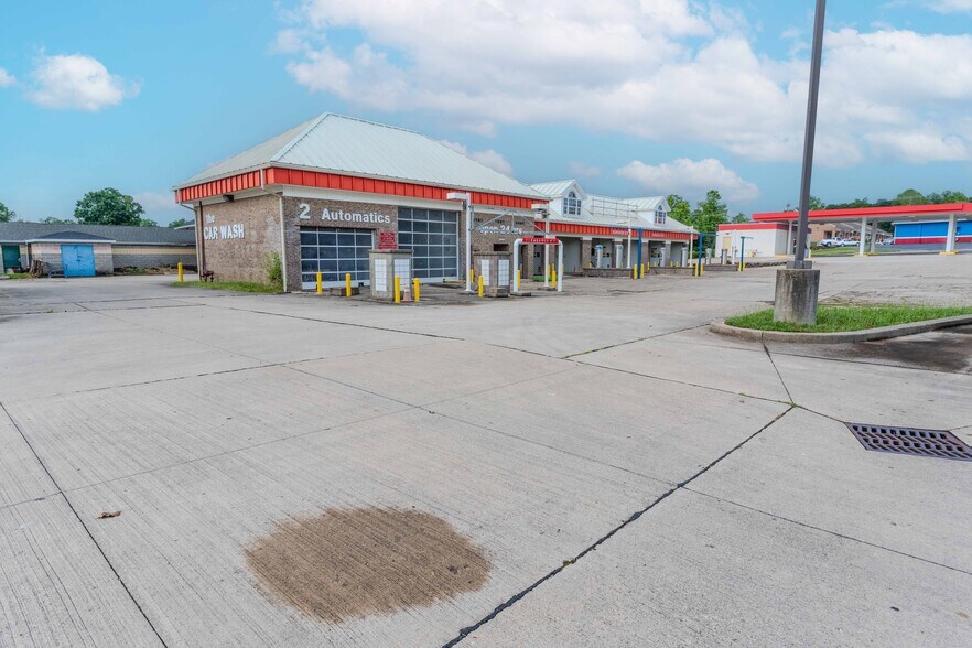 More Photos Of 1049 Main St, Milford Carwash For Sale