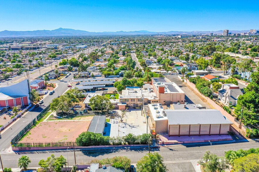 More Photos Of 1600 E Oakey Blvd, Las Vegas Schools For Sale
