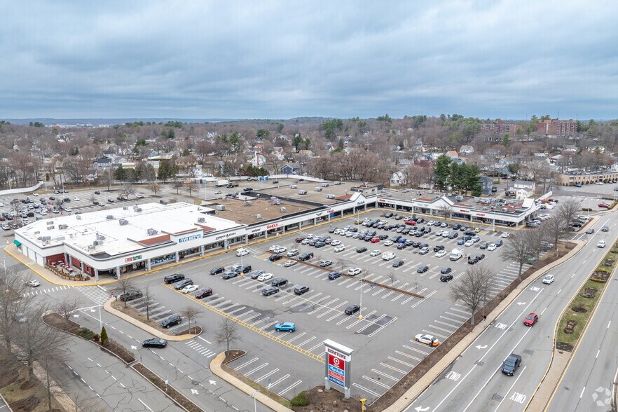 More Photos Of 65-147 Main St, Stoneham Unknown For Lease