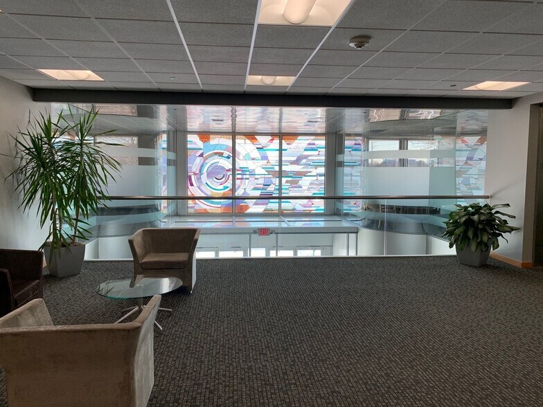 More Photos Of 650 E Algonquin Rd, Schaumburg Office For Lease