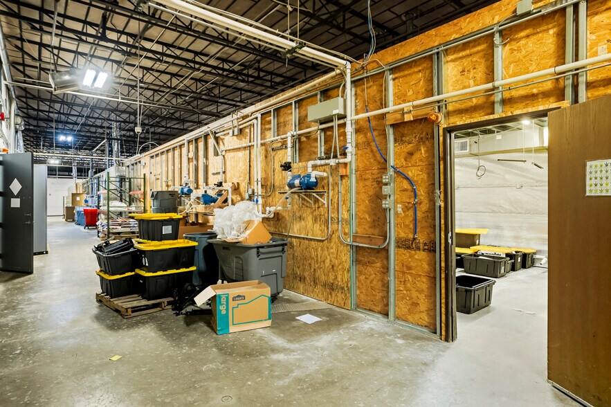More Photos Of 3880 Holly St, Denver Warehouse For Sale