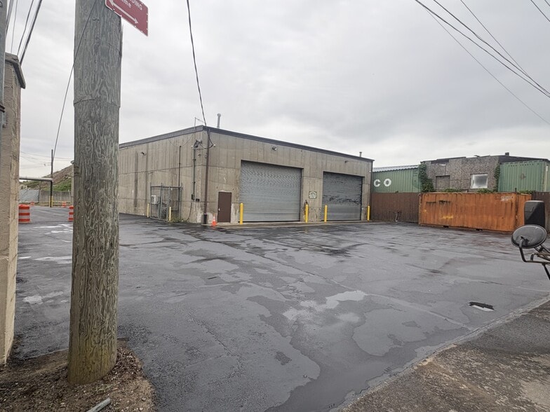 More Photos Of 436 Spencer St, Staten Island Warehouse For Sale