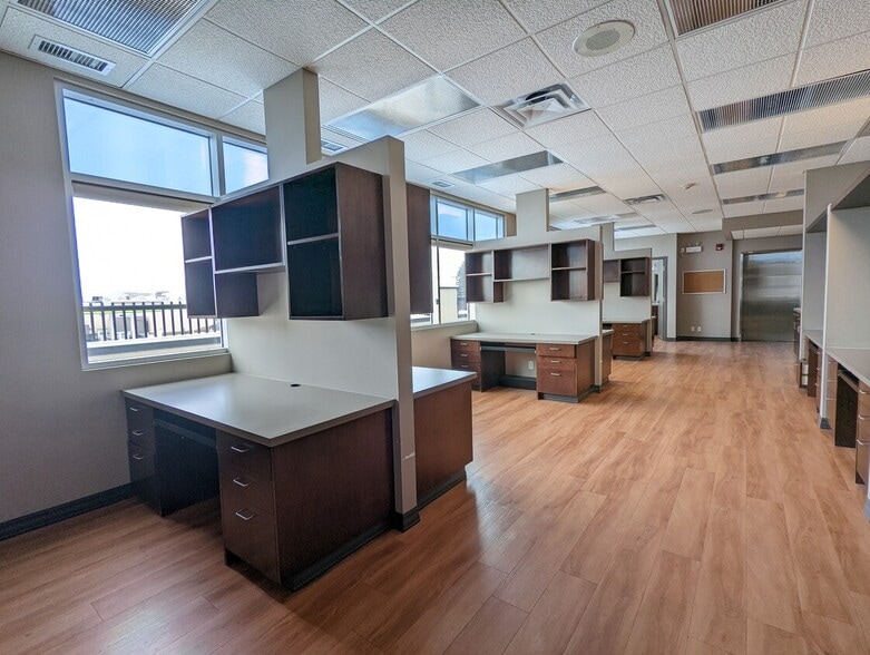 More Photos Of 3215 49 Ave, Red Deer Storefront For Lease