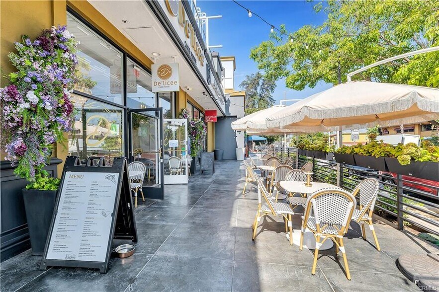 More Photos Of 12930 Ventura Blvd, Studio City Freestanding For Lease