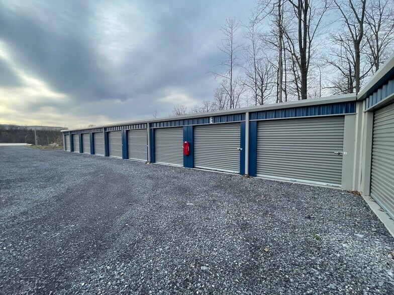 More Photos Of 1122 Amelia Ave, Altoona Self Storage For Sale