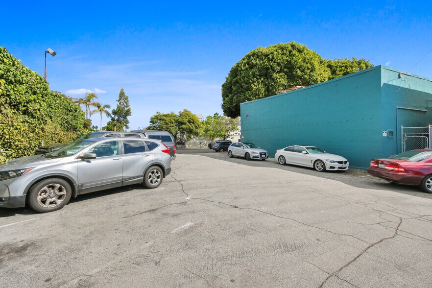 More Photos Of 1433 Wilshire Blvd, Santa Monica Restaurant For Lease