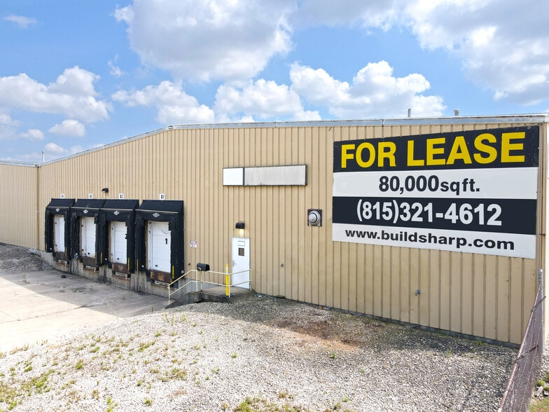 More Photos Of 400 Earl Rd, Shorewood Warehouse For Lease