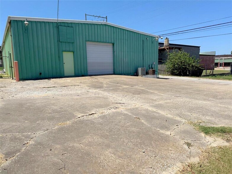 More Photos Of 115 S Oklahoma Ave, Shawnee Office For Sale