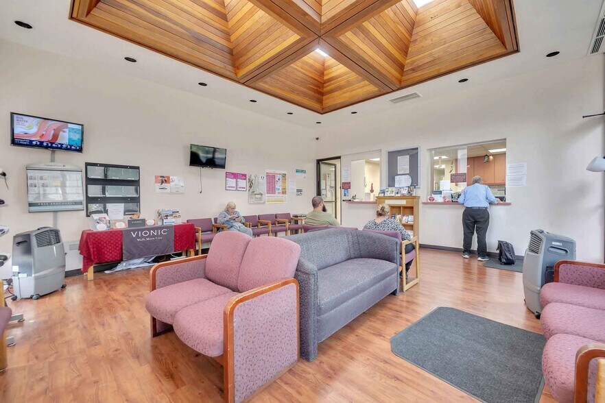 More Photos Of 241 W Olive Ave, Burbank Medical For Lease