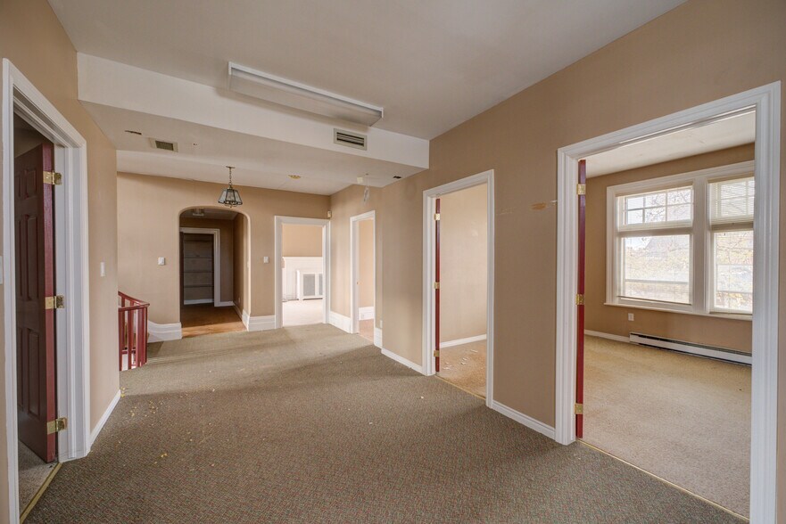 More Photos Of 41 Wellington St, Brantford Office For Sale