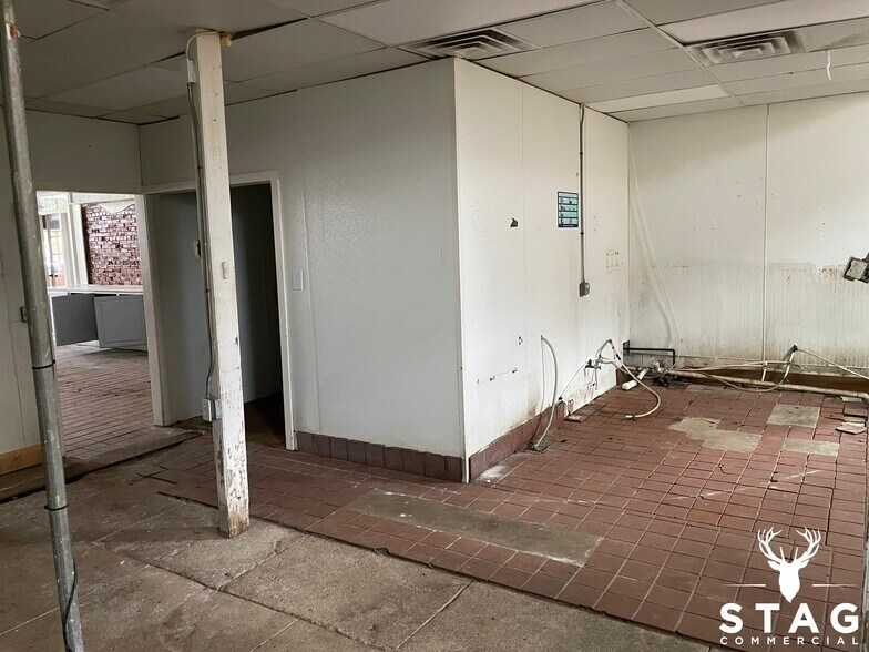 More Photos Of 208 S Main St, Aubrey Restaurant For Lease